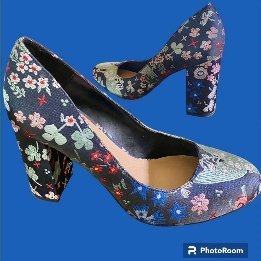 INDIGO rd. NWOB- size 9.5 Chunky High 4” Heels. Eastern inspired fabric. New!